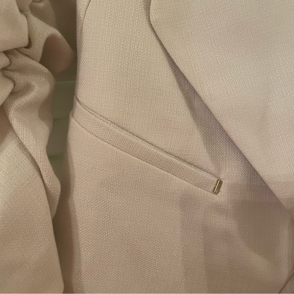 Ivory blazer from H&M - Picture 3 of 4